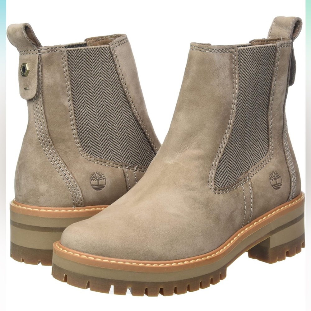 Timberland Women's Courmayeur Valley Chelsea Fashion Boot